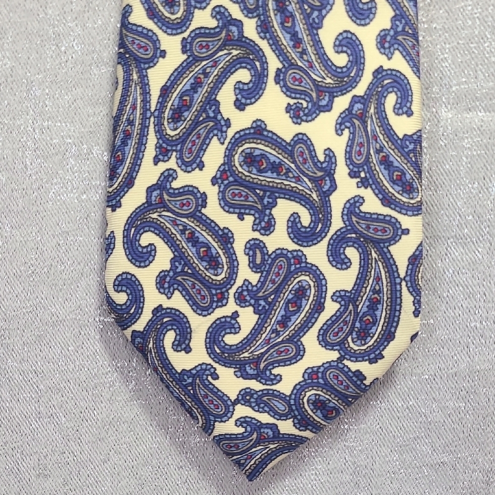 100% Silk MARC LEWIS Paisley Tie in‎ Navy and Cream Imported From ITALY